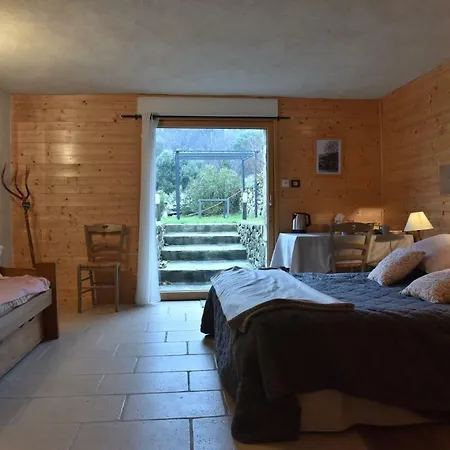 Couette-café Le Castagnou Chirols